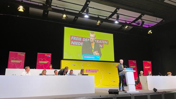 Beim agrarpolitischen Leitantrag auf dem Landesparteitag haben wir noch mal für weniger Bürokratie und eine bessere Wettbewerbsfähigkeit unserer Landwirte eingestanden.